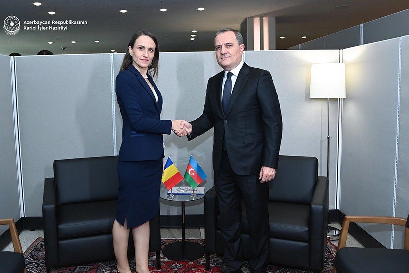 Ceyhun Bayramov ruminiyalı həmkarı ilə Ermənistanla sülh prosesini MÜZAKİRƏ ETDİ - FOTO