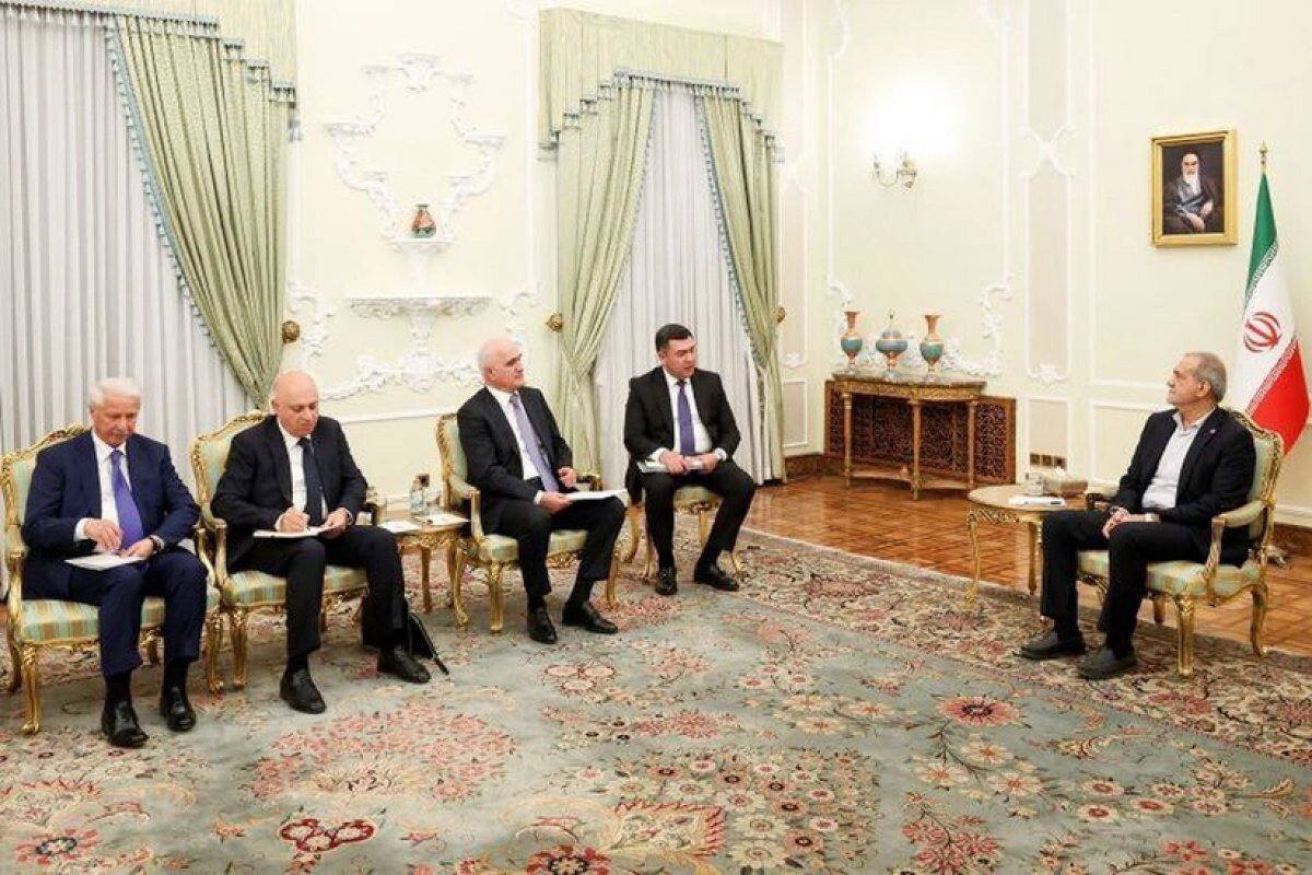 Pezeşkian Şahin Mustafayevin rəhbərlik etdiyi nümayəndə heyətini qəbul etdi