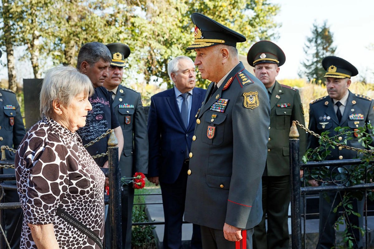Kərim Vəliyev Belarusda Azərbaycanın Milli Qəhrəmanının anası ilə görüşdü – FOTO