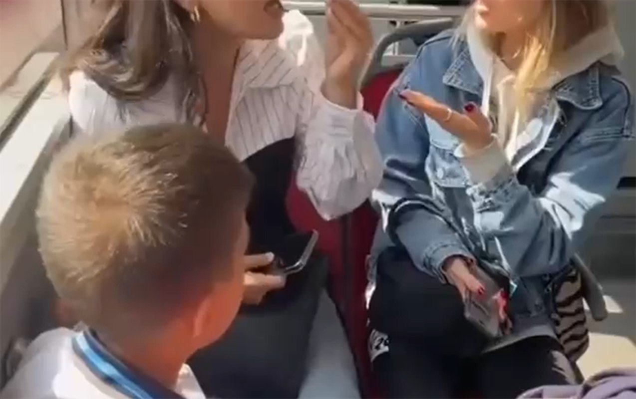 “Bakubus”da qızlar arasında əlbəyaxa DAVA – VİDEO