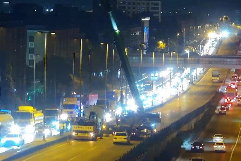 Nərimanovda TIXAC VAR: Yük maşını yolda qalıb - FOTO