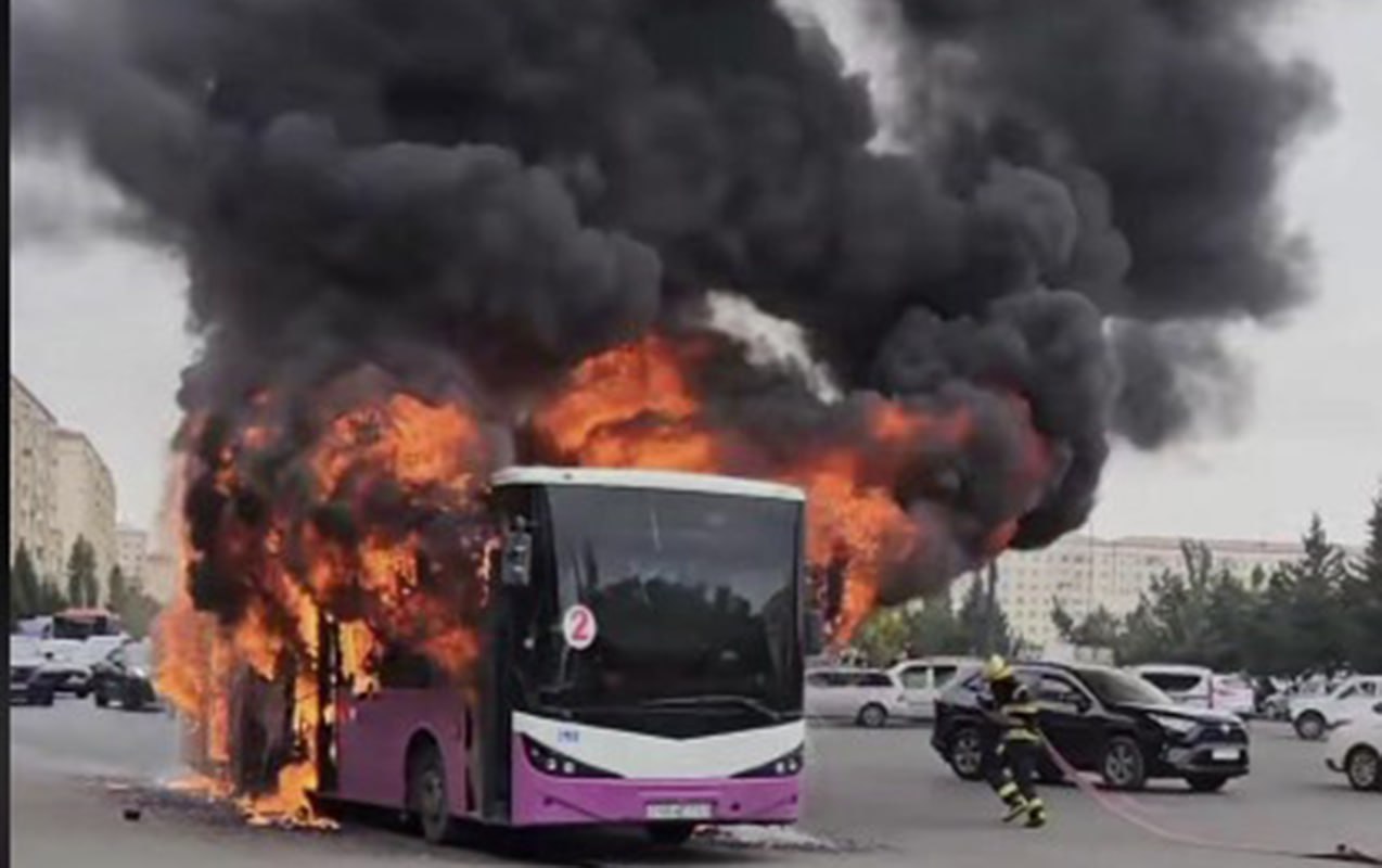 Sumqayıtda avtobus yanır – VİDEO