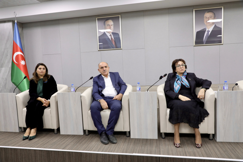 Dövlət İmtahan Mərkəzi ictimaiyyət üçün açıq görüşlərə BAŞLADI - FOTO
