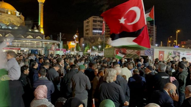 İsrailin Qəzzaya yardım aparan gəmilərə hücumu Türkiyədə etiraz YARATDI – FOTO