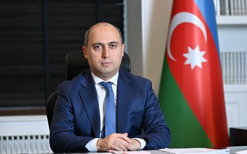 Nazir müəllimləri təbrik etdi