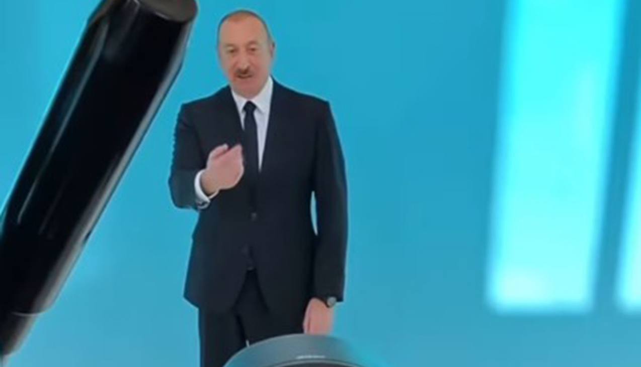 Prezidentdən fotoqrafa xüsusi diqqət: “Şərait yaradın” - VİDEO