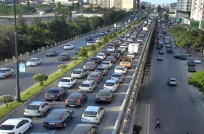 Bakının bəzi yollarında TIXAC VAR