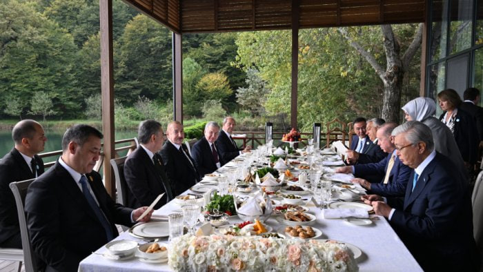 Qəbələdə TDT dövlət və hökumət başçılarının şərəfinə rəsmi nahar VERİLDİ - FOTO Qəbələdə TDT dövlət və hökumət başçılarının şərəfinə rəsmi nahar VERİLDİ - FOTO