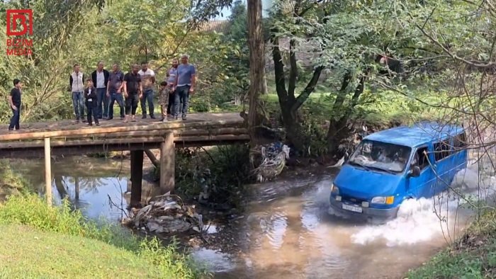 Sərək kəndində TƏHLÜKƏLİ vəziyyət - 400-dən çox sakinin istifadə etdiyi körpü DAĞILIB – VİDEO Sərək kəndində TƏHLÜKƏLİ vəziyyət - 400-dən çox sakinin istifadə etdiyi körpü DAĞILIB – VİDEO