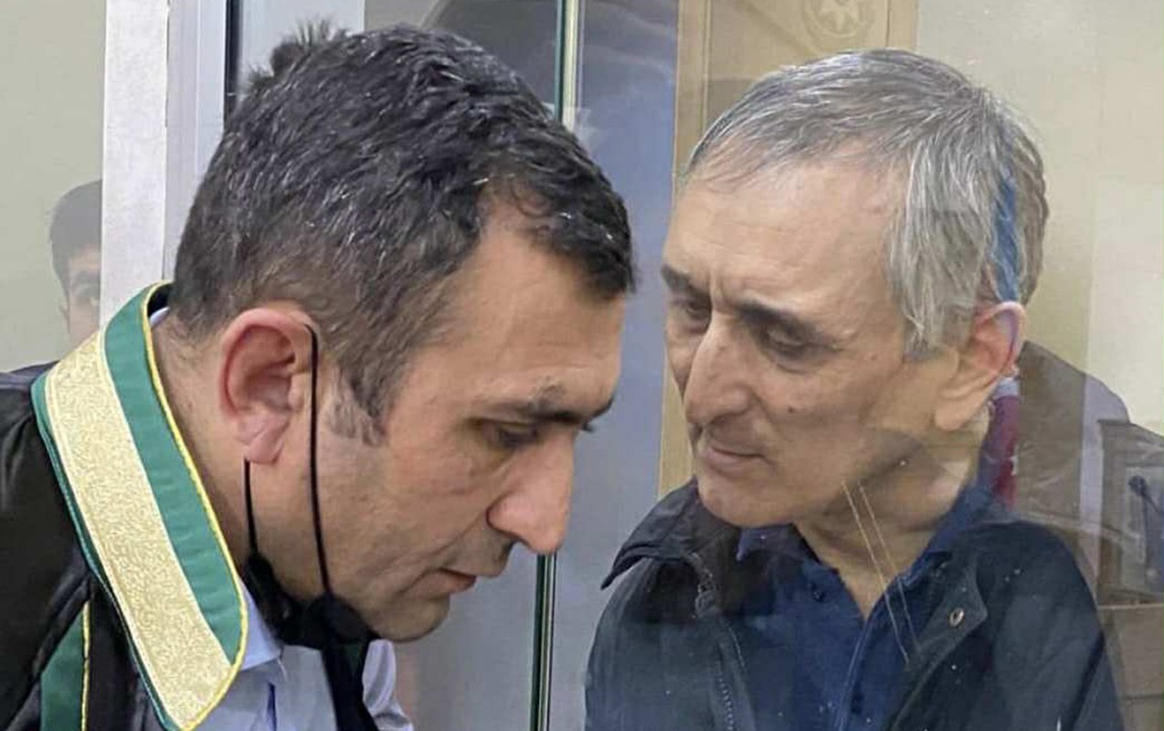 Tanınmış vəkilin fəaliyyəti dayandırıldı – FOTO