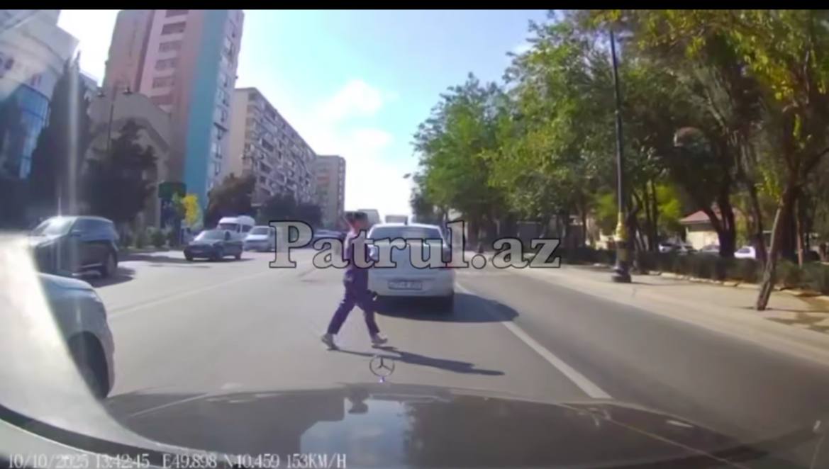 Bakıda motosikletçi piyadanı vurdu – ANBAAN VİDEO Bakıda motosikletçi piyadanı vurdu – ANBAAN VİDEO