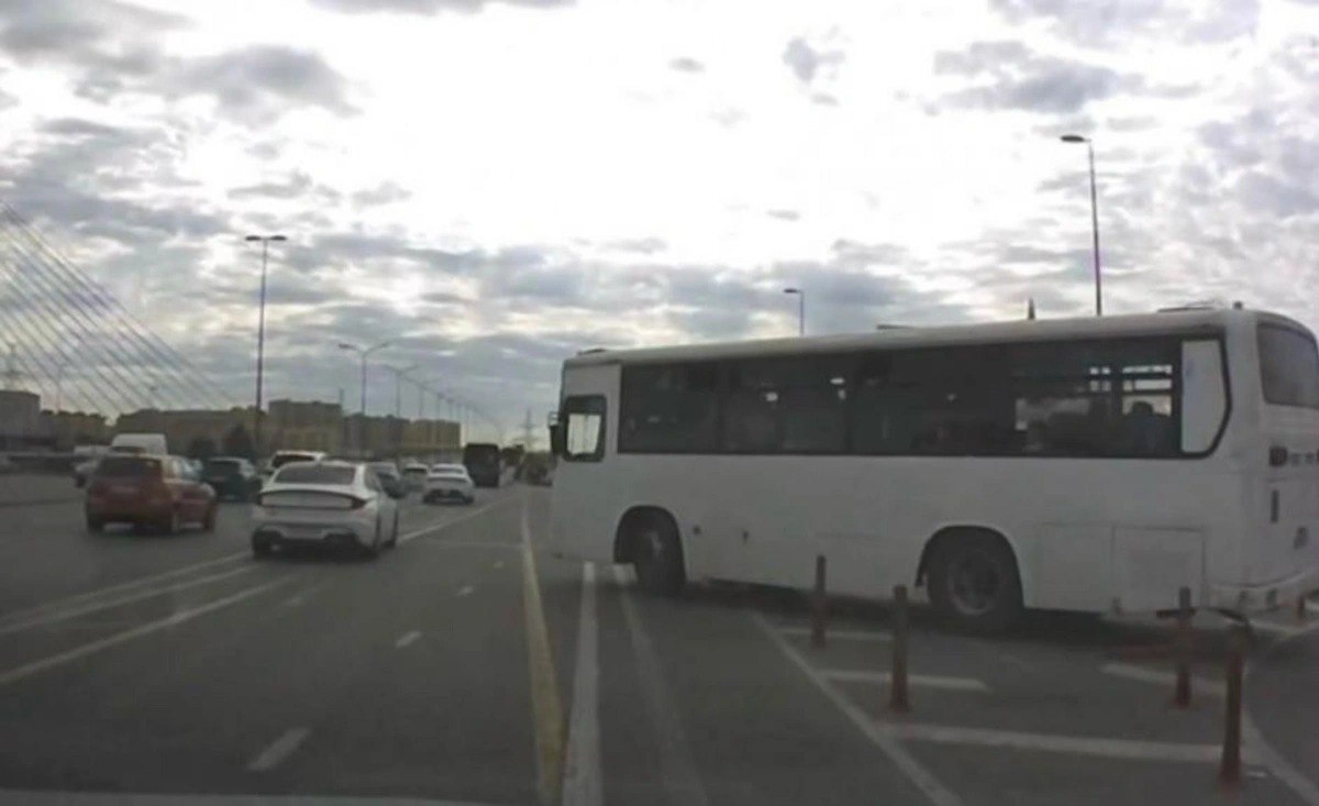 Avtobus sürücüsü sərnişinlərin həyatını təhlükəyə atdı - VİDEO