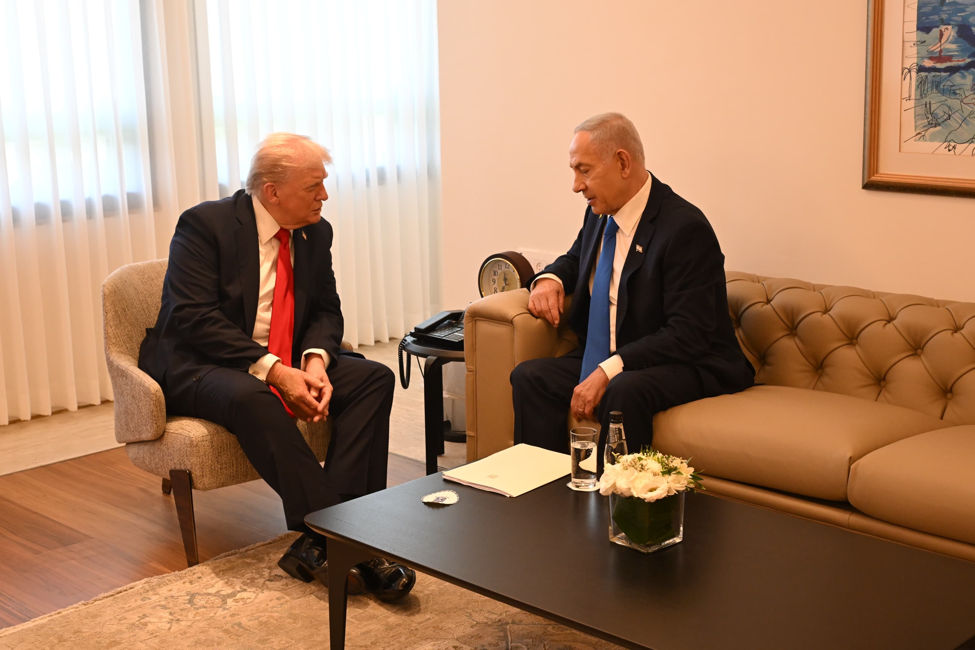 Netanyahu Trampa qızıl göyərçin hədiyyə etdi – FOTO
