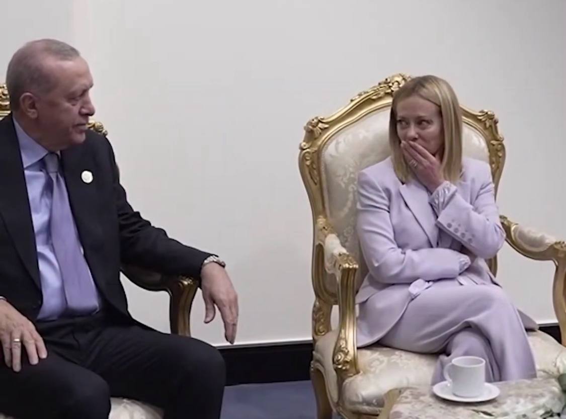 Ərdoğandan Meloniyə: “Siqareti tərgitməlisiniz” - VİDEO Ərdoğandan Meloniyə: “Siqareti tərgitməlisiniz” - VİDEO