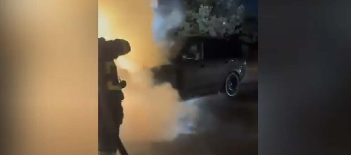 Bakıda “Range Rover” yandı – VİDEO Bakıda “Range Rover” yandı – VİDEO