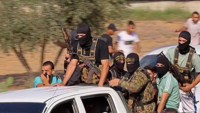 DƏHŞƏTLİ GÖRÜNTÜLƏR: Qəzzaya qayıdan HƏMAS döyüşçüləri digər klanların üzvlərini güllələdi – VİDEO DƏHŞƏTLİ GÖRÜNTÜLƏR: Qəzzaya qayıdan HƏMAS döyüşçüləri digər klanların üzvlərini güllələdi – VİDEO