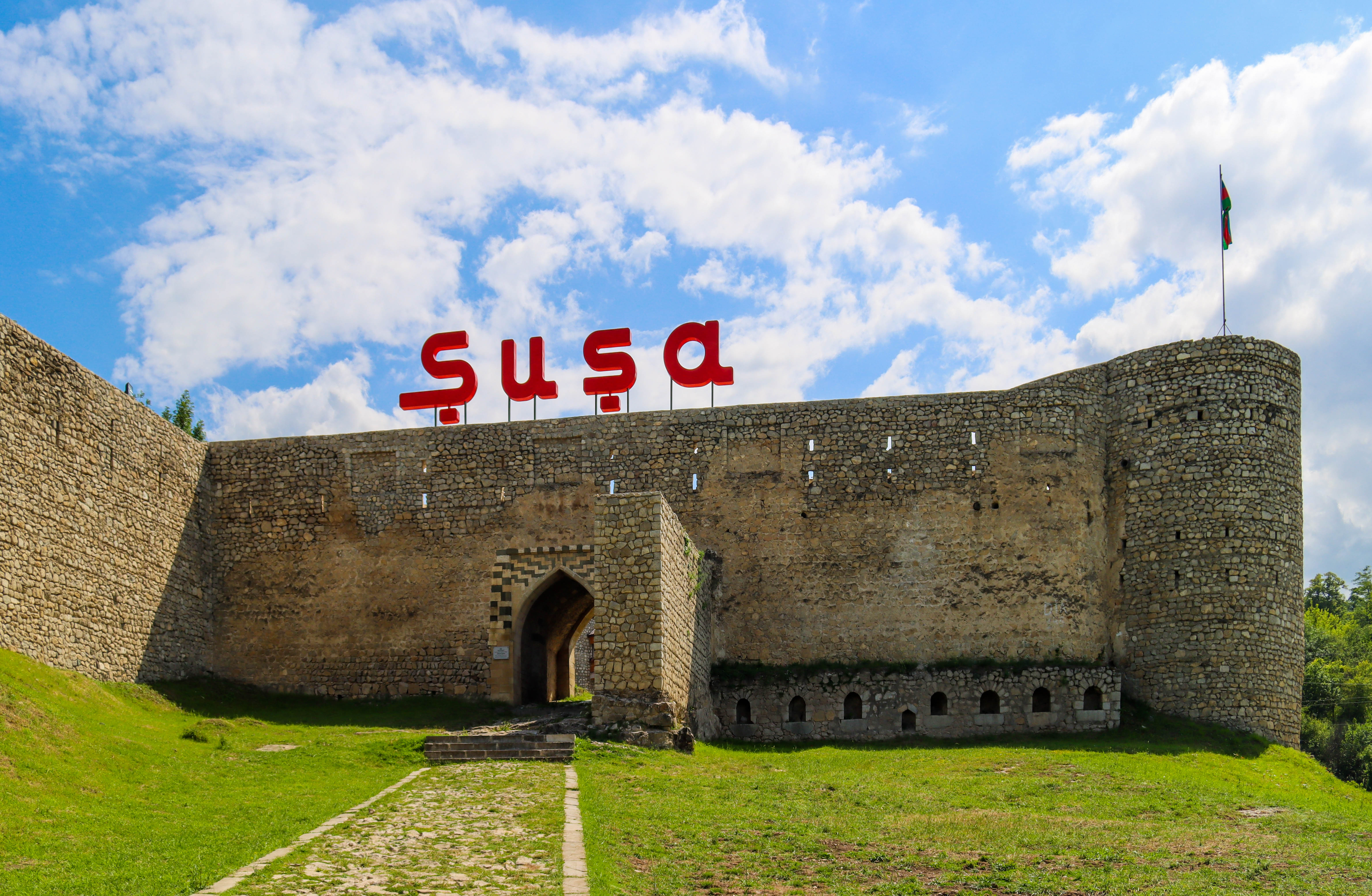 Şuşada daha 45 binanın tikintisinə başlanıldı Şuşada daha 45 binanın tikintisinə başlanıldı