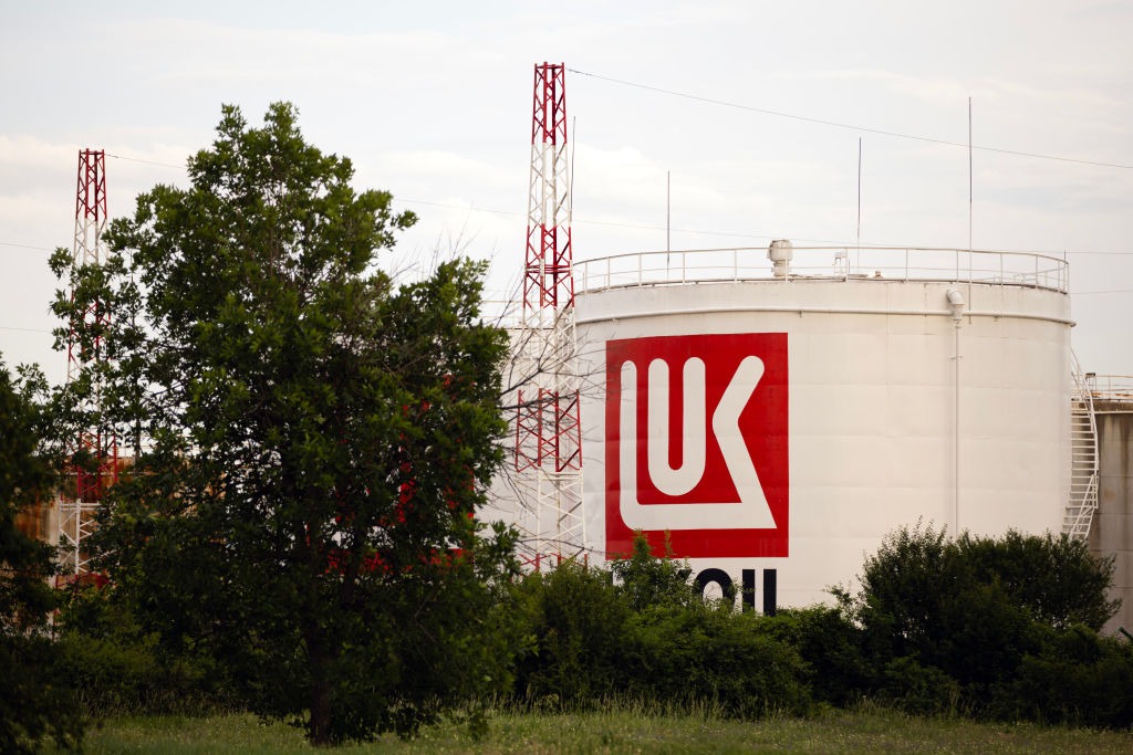 Britaniya "Lukoil" neft şirkətinə sanksiya tətbiq etdi