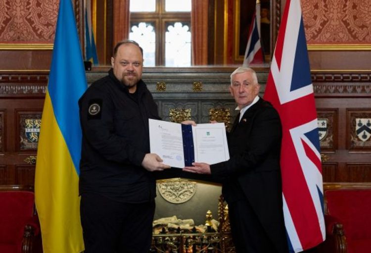 Ukrayna və Böyük Britaniya arasında “yüzillik” tərəfdaşlıq sazişi QÜVVƏYƏ MİNDİ