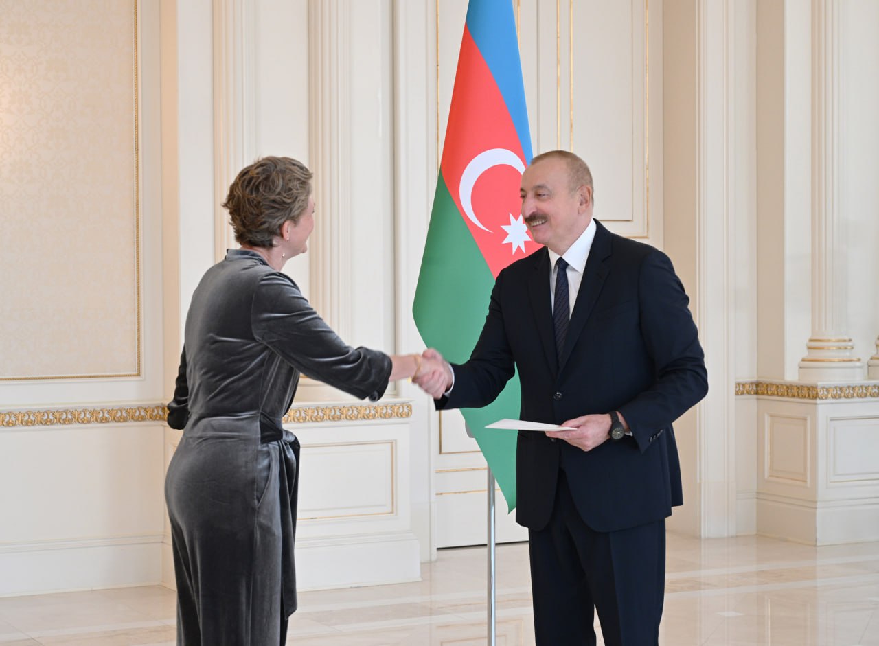 İlham Əliyev Niderlandın yeni səfirini qəbul edib -