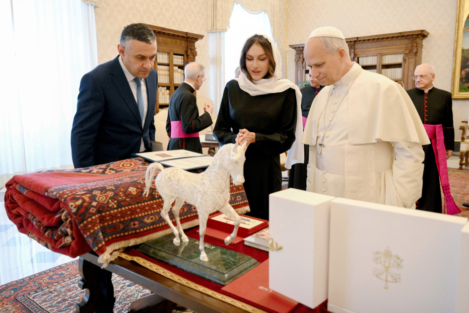 Mehriban Əliyeva Roma Papası XIV Leo ilə görüşüb - FOTO