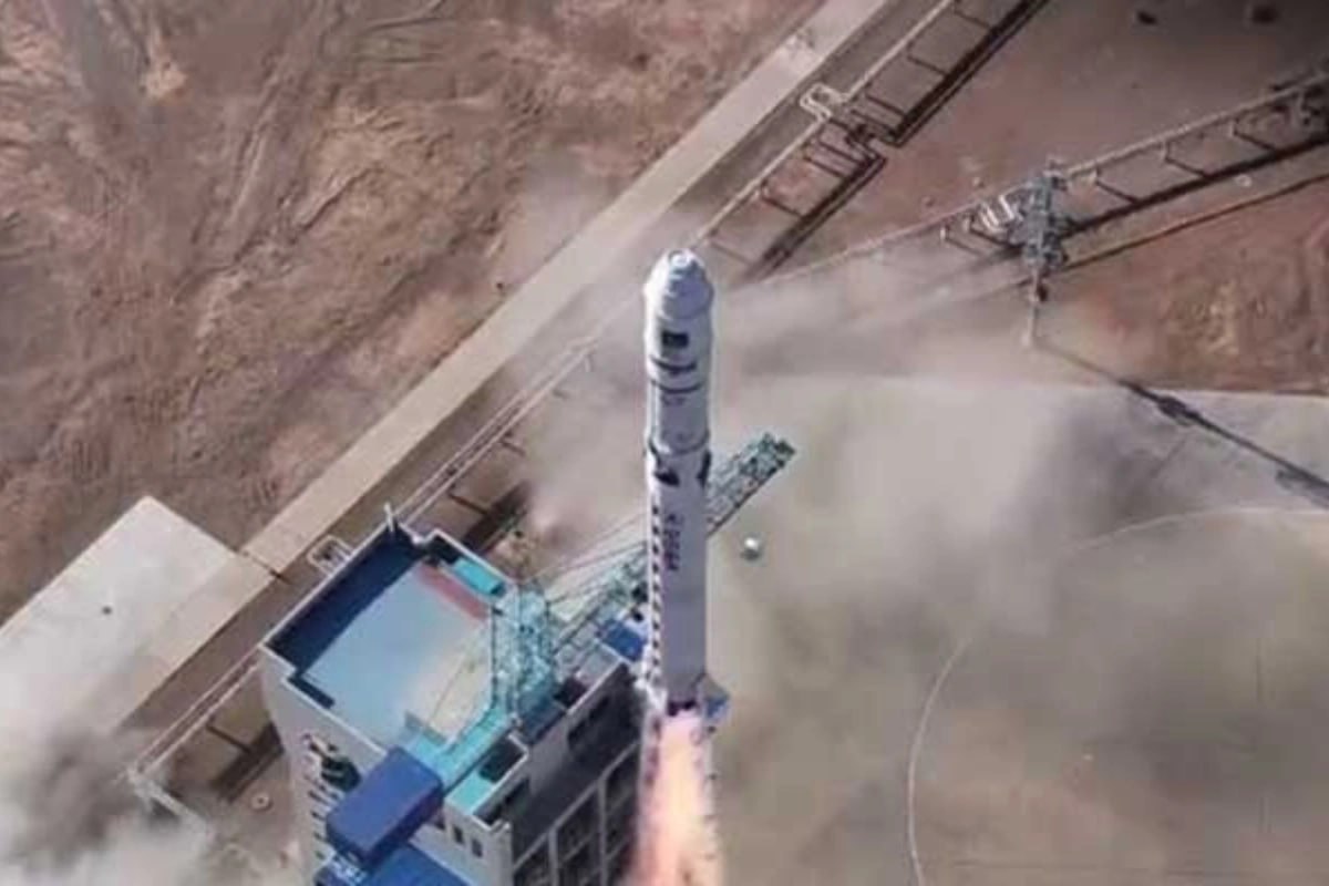 Pakistan ilk hiperspektral peykini kosmosa buraxdı - VİDEO