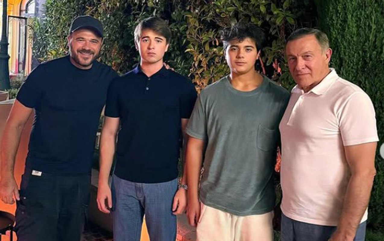 Emin atası ilə özünü təbrik etdi - FOTO Emin atası ilə özünü təbrik etdi - FOTO
