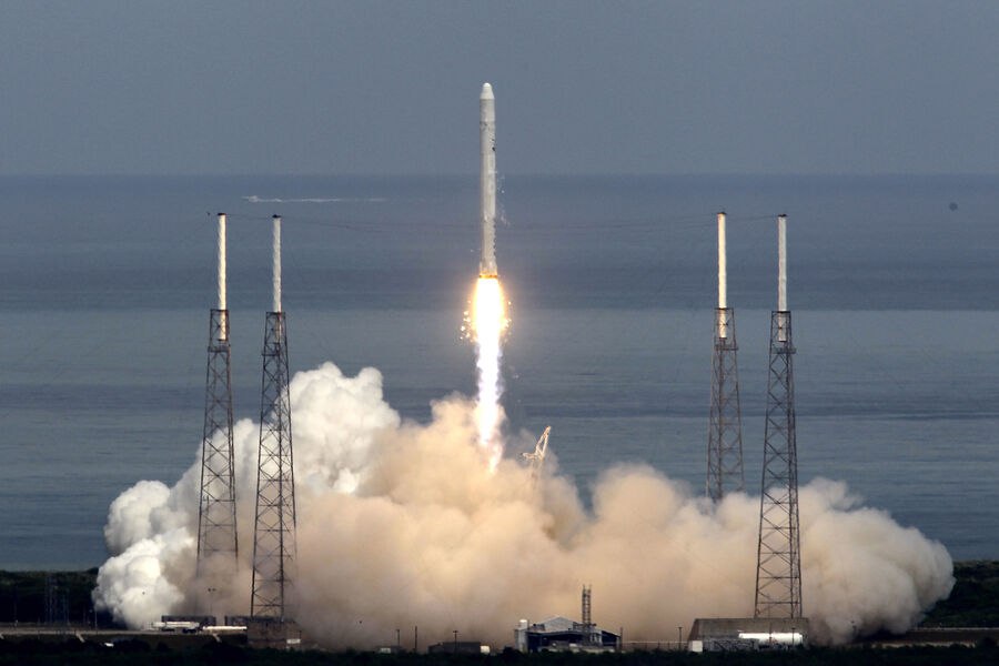 SpaceX 56 Starlink peykini orbitə buraxdı - VİDEO
