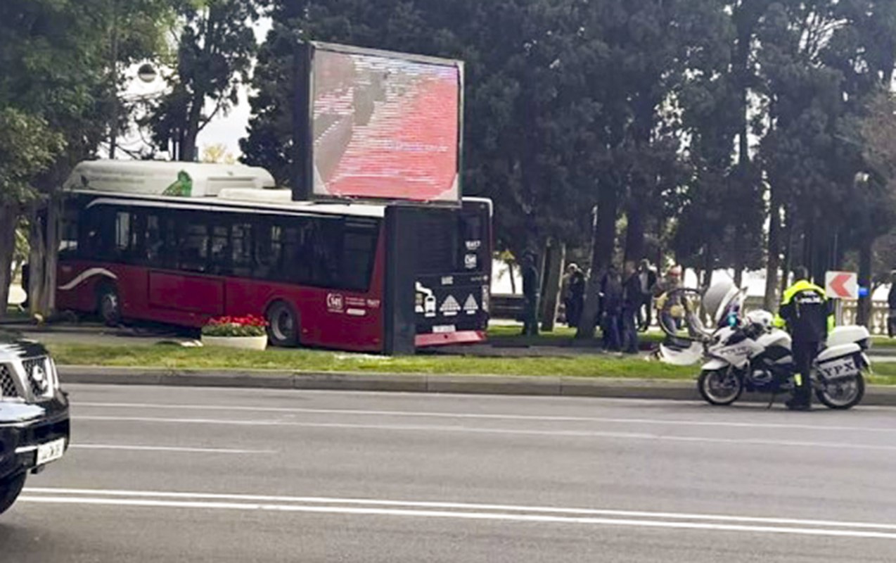 “Sürücünün halı qəfil pisləşib, avtobusu dayandıra bilməyib” – RƏSMİ AÇIQLAMA “Sürücünün halı qəfil pisləşib, avtobusu dayandıra bilməyib” – RƏSMİ AÇIQLAMA
