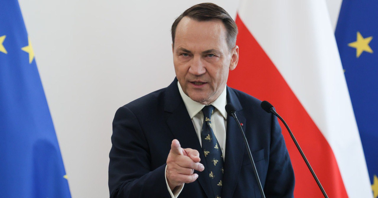 Putinin təyyarəsi Polşa ərazisindən uçarsa, məcburi endirilməlidir – Sikorski Putinin təyyarəsi Polşa ərazisindən uçarsa, məcburi endirilməlidir – Sikorski