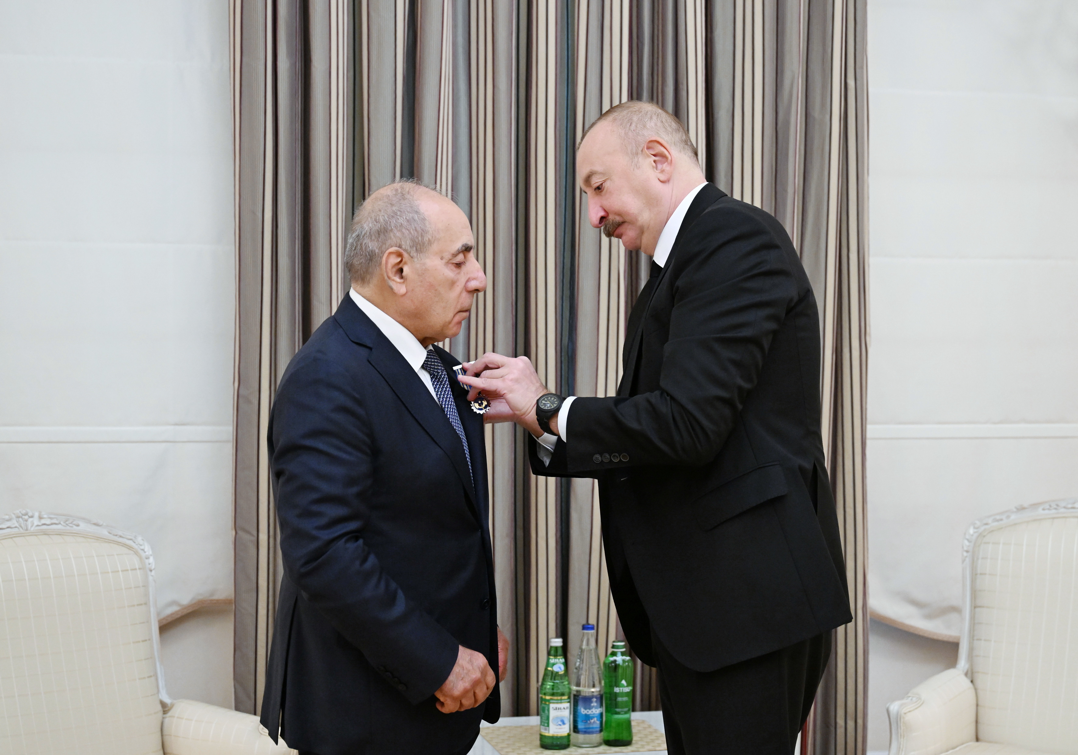 Prezident Yaqub Eyyubova “İstiqlal” ordenini təqdim etdi – FOTO