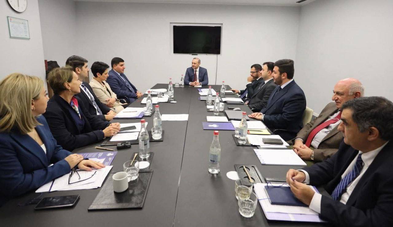 İrəvanda Ermənistan və Azərbaycan nümayəndələri arasında dəyirmi masa KEÇİRİLDİ - FOTO