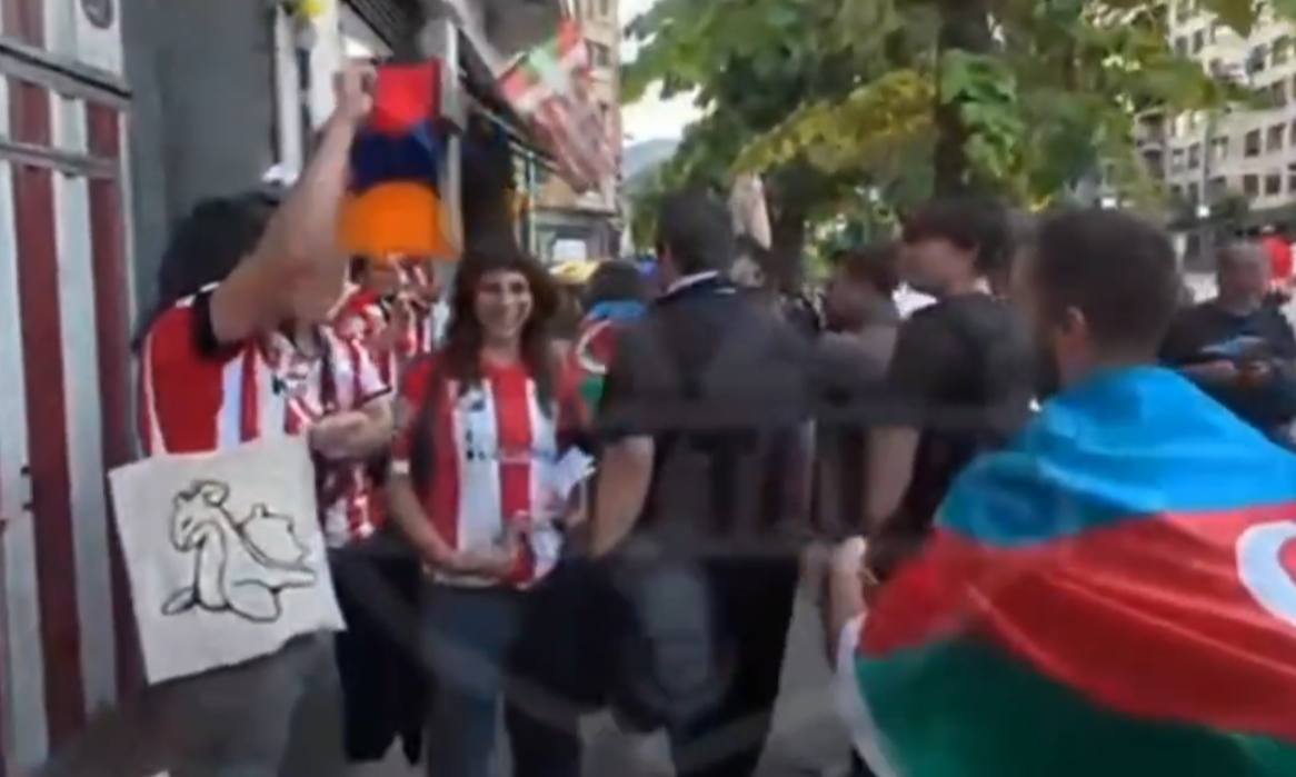 "Atletik" - "Qarabağ" matçında növbəti TƏXRİBAT: Həmyerlilərimiz qarşısını belə aldılar - ANBAAN VİDEO "Atletik" - "Qarabağ" matçında növbəti TƏXRİBAT: Həmyerlilərimiz qarşısını belə aldılar - ANBAAN VİDEO