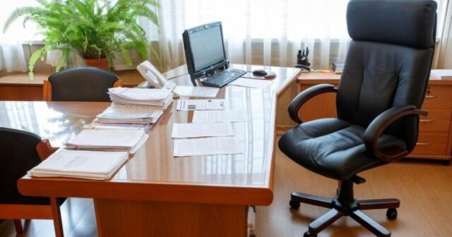 Daha bir məktəb direktoru işdən çıxarıldı