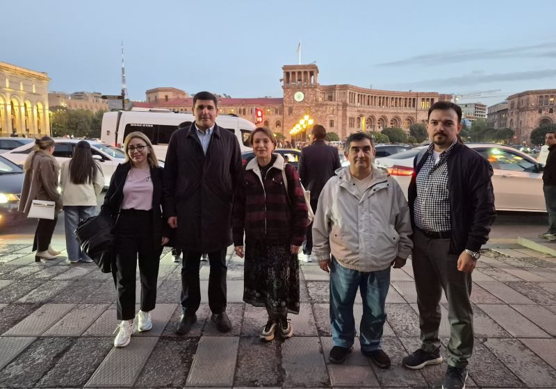 Azərbaycanlılar Ermənistanda: “İrəvanda gəzmək maraqlı idi” – FOTO Azərbaycanlılar Ermənistanda: “İrəvanda gəzmək maraqlı idi” – FOTO