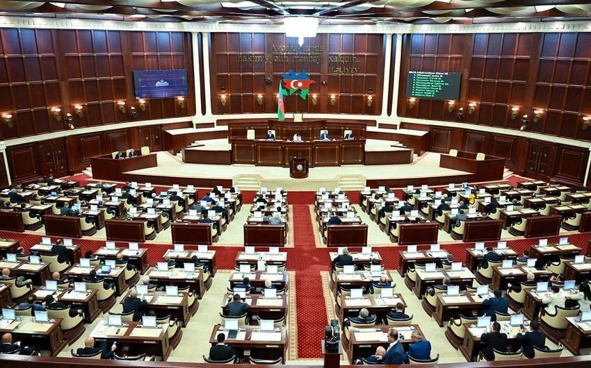 Parlament partiyalarına ayrılacaq vəsaitin MƏBLƏĞİ AÇIQLANDI Parlament partiyalarına ayrılacaq vəsaitin MƏBLƏĞİ AÇIQLANDI