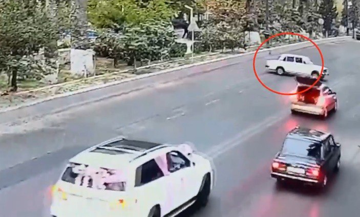 Göyçayda toy karvanında avtoxuliqanlıq edən sürücü saxlanıldı – FOTO/VİDEO Göyçayda toy karvanında avtoxuliqanlıq edən sürücü saxlanıldı – FOTO/VİDEO