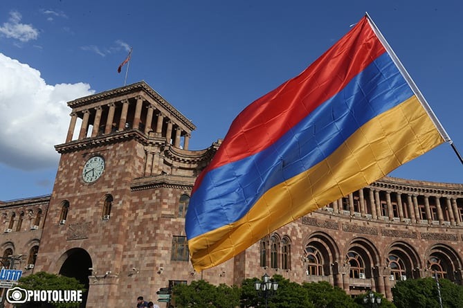 Ermənistan yeni silah və hərbi texnikalar alıb Ermənistan yeni silah və hərbi texnikalar alıb