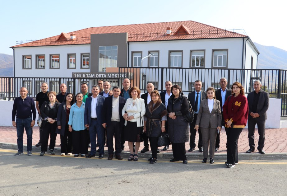 Xocalı məktəbinin məzunlarının 35 il sonra ilk görüşü keçirildi - FOTO Xocalı məktəbinin məzunlarının 35 il sonra ilk görüşü keçirildi - FOTO