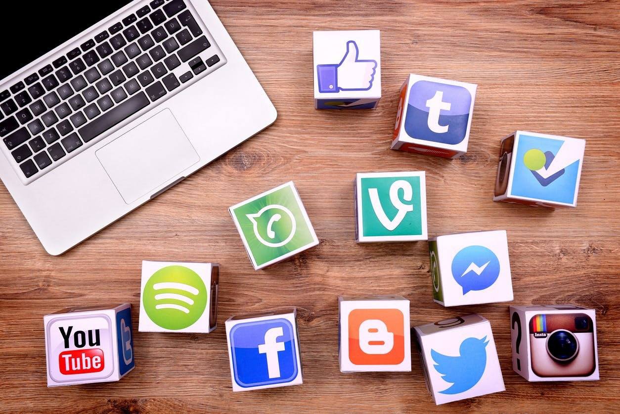 Sosial şəbəkələrdə YENİ TREND – İnsanlar buna görə adlarını dəyişirlər Sosial şəbəkələrdə YENİ TREND – İnsanlar buna görə adlarını dəyişirlər