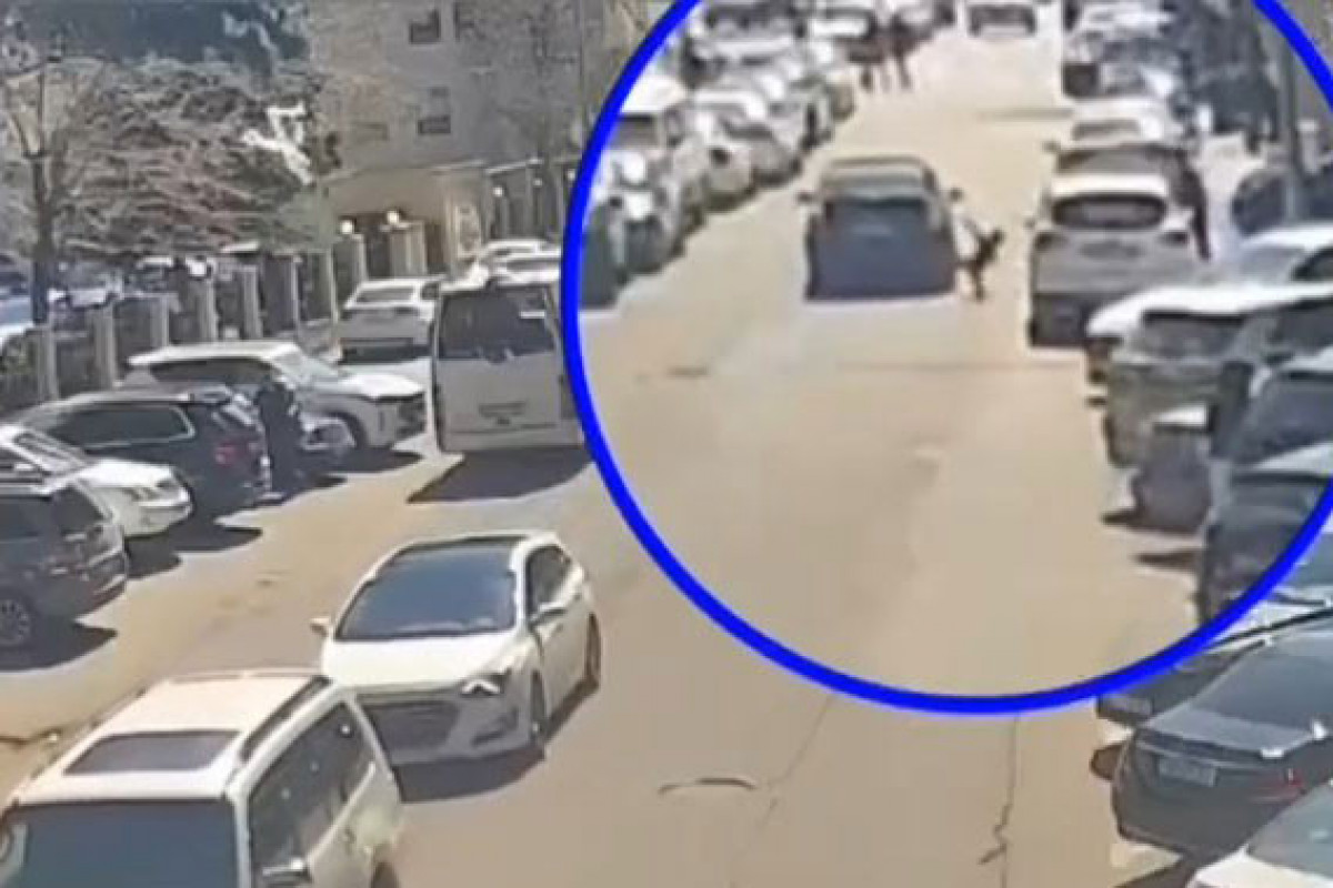 Bakıda avtomobil yoluna qaçan piyadaların vurulma GÖRÜNTÜLƏRİ – ANBAAN VİDEO Bakıda avtomobil yoluna qaçan piyadaların vurulma GÖRÜNTÜLƏRİ – ANBAAN VİDEO
