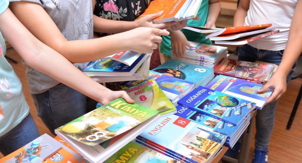 Dərsliklərlə bağlı YENİLİK – Hər kəsi narahat edən boşluqlar aradan QALDIRILIR? Dərsliklərlə bağlı YENİLİK – Hər kəsi narahat edən boşluqlar aradan QALDIRILIR?