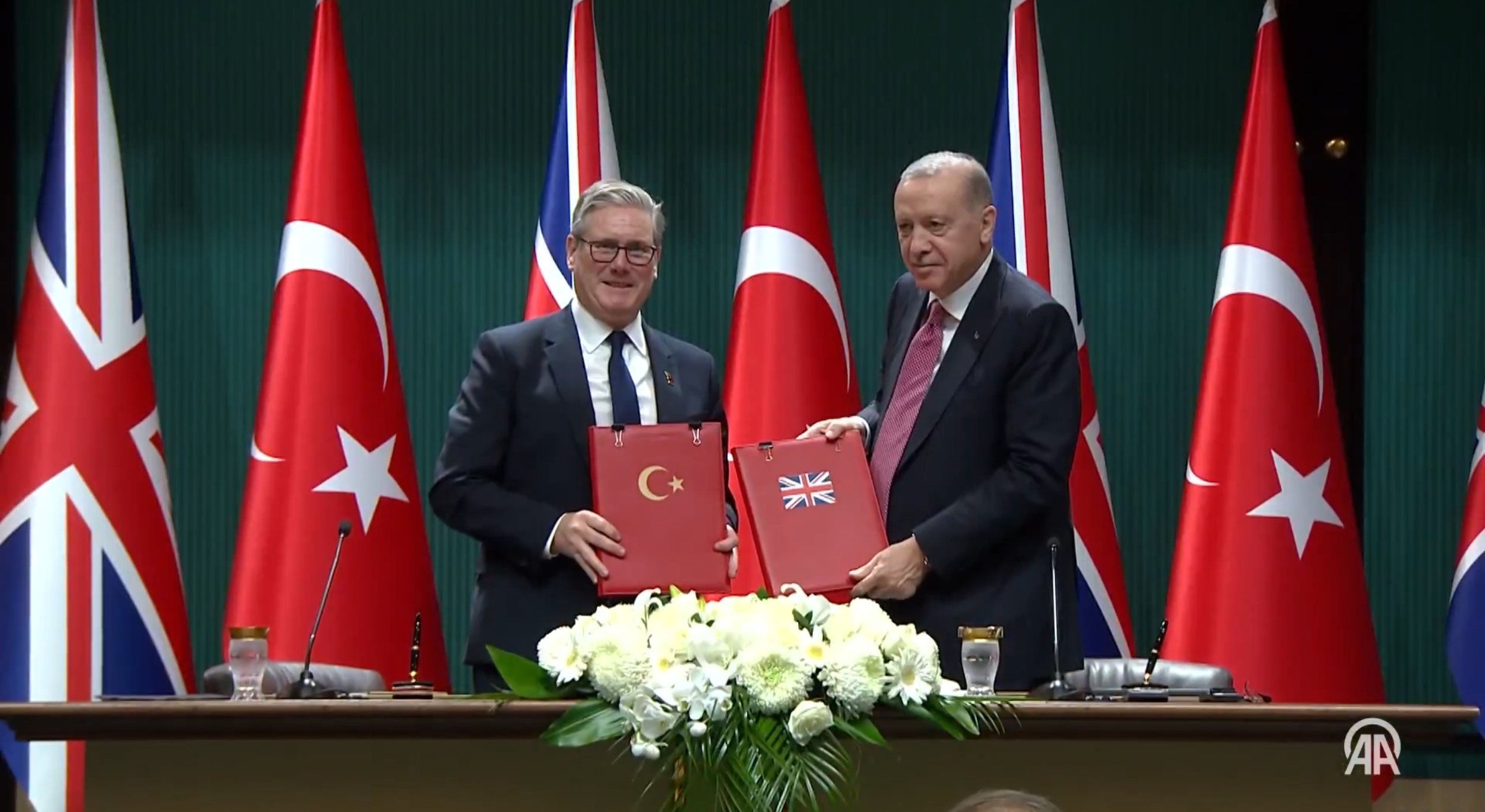 Türkiyə Britaniya ilə 20 ədəd qırıcı tədarükünə dair müqavilə imzaladı - VİDEO Türkiyə Britaniya ilə 20 ədəd qırıcı tədarükünə dair müqavilə imzaladı - VİDEO