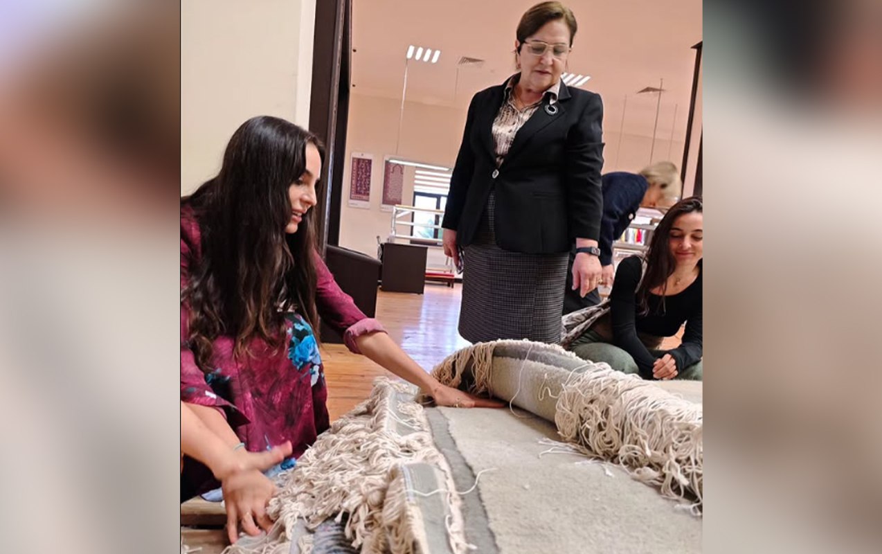Şuşa məscidi üçün dünyanın ən böyük dairəvi xalçası hazırlanır -FOTO/VİDEO Şuşa məscidi üçün dünyanın ən böyük dairəvi xalçası hazırlanır -FOTO/VİDEO