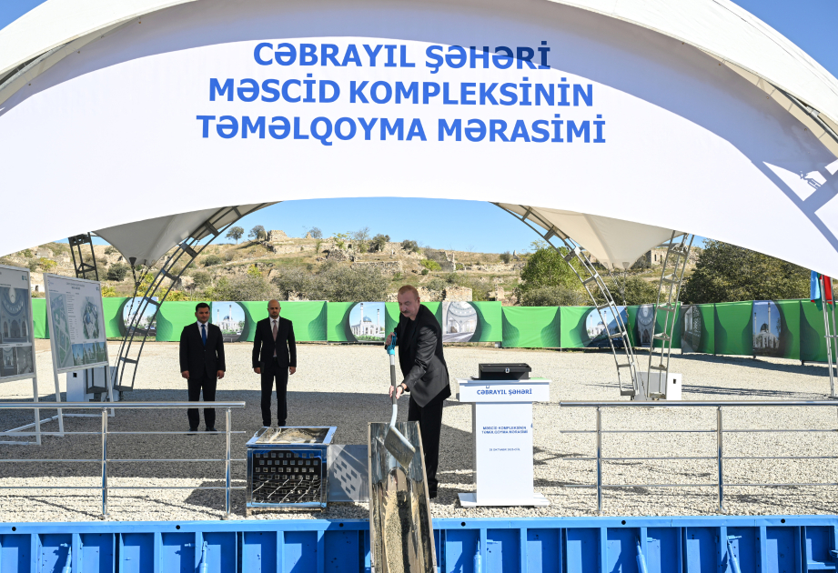 İlham Əliyev Cəbrayıl şəhər məscidinin təməlini qoydu – FOTO İlham Əliyev Cəbrayıl şəhər məscidinin təməlini qoydu – FOTO
