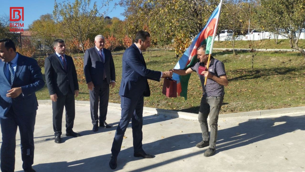 Xocalının Badara kəndində mənzillərin açarları təqdim edildi - FOTO Xocalının Badara kəndində mənzillərin açarları təqdim edildi - FOTO