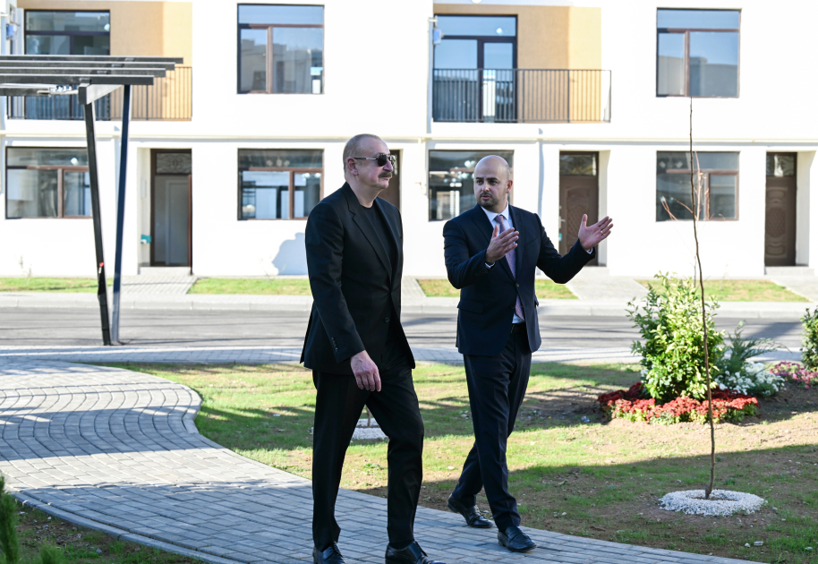 Prezident Zəngilanda yeni yaşayış kompleksində görülmüş işlərlə tanış oldu - FOTO Prezident Zəngilanda yeni yaşayış kompleksində görülmüş işlərlə tanış oldu - FOTO