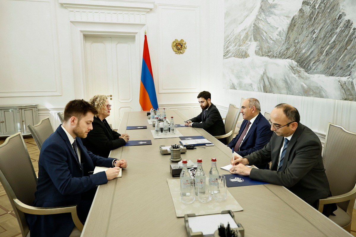 Paşinyan Britaniya səfiri ilə Azərbaycanla münasibətlərin normallaşdırılmasını müzakirə etdi