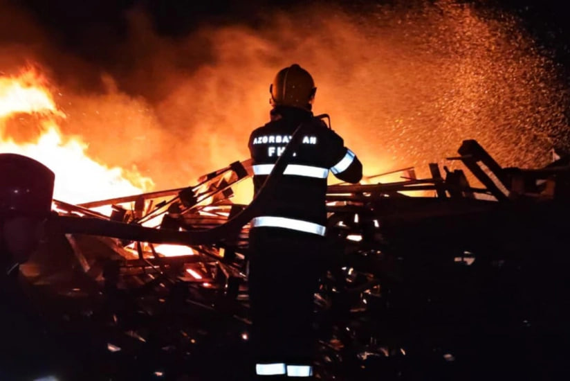 Binəqədidəki güclü yanğın SÖNDÜRÜLDÜ - VİDEO Binəqədidəki güclü yanğın SÖNDÜRÜLDÜ - VİDEO