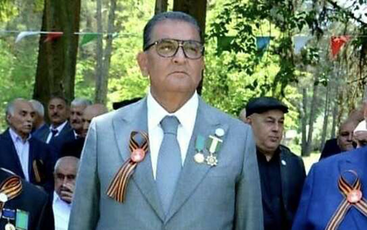 DTX tərəfindən saxlanılan Saleh Səmədovun üçüncü oğlu da vəzifədən uzaqlaşdırıldı DTX tərəfindən saxlanılan Saleh Səmədovun üçüncü oğlu da vəzifədən uzaqlaşdırıldı